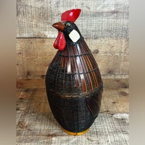 RARE Vtg Shanghai China Wicker Rooster/Chicken Basket w/lid Country Cottage core